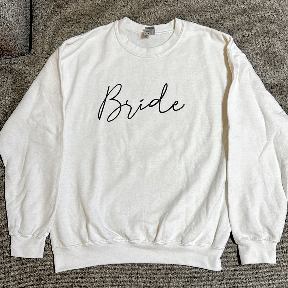 Bride-to-be Sweatshirt - Picture 2 of 4